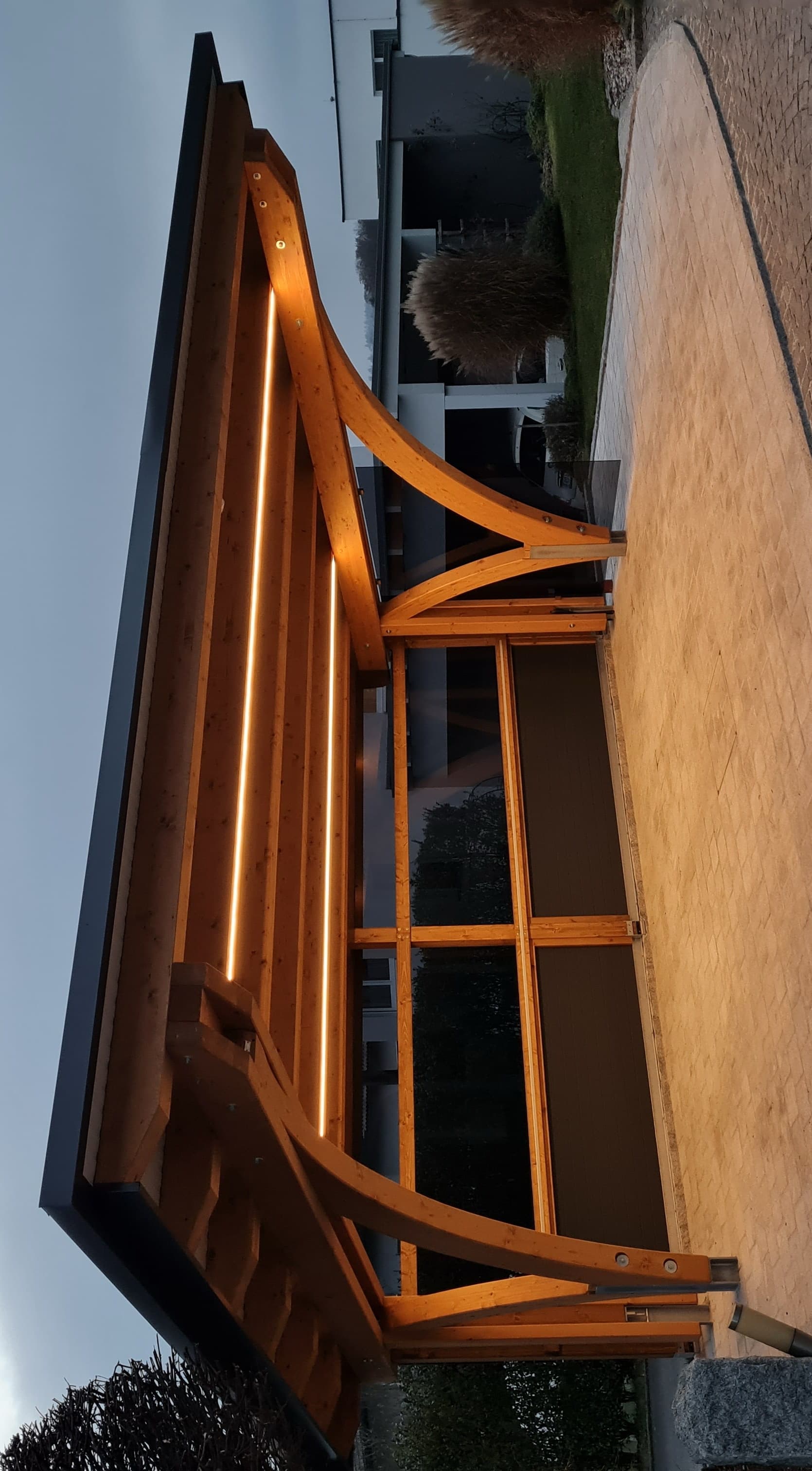 Carport bei Nacht beleuchtet